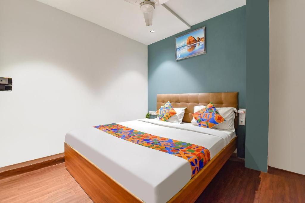 Nidhivan Hotel And Rooms Сурат Екстериор снимка